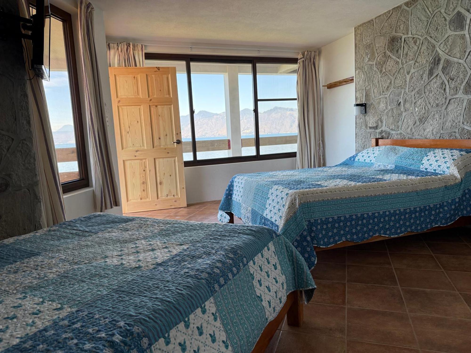 Hotel Terrazas Del Lago San Antonio Palopó Exteriör bild