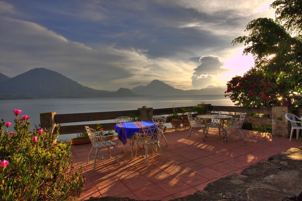 Hotel Terrazas Del Lago San Antonio Palopó Exteriör bild