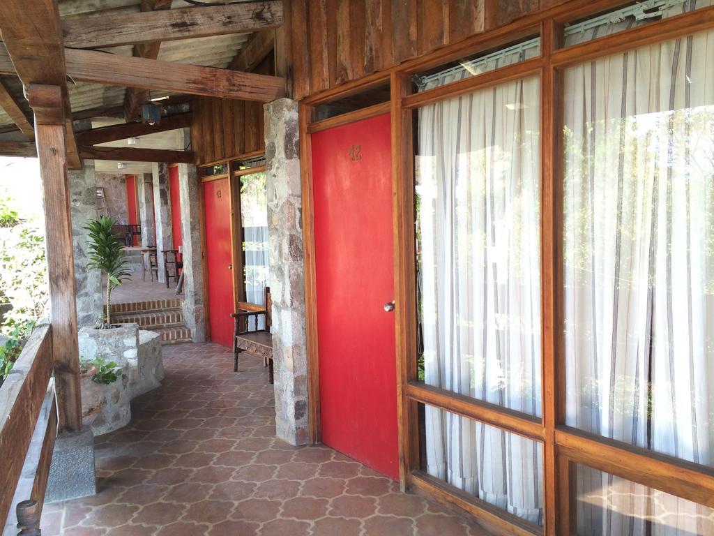 Hotel Terrazas Del Lago San Antonio Palopó Exteriör bild